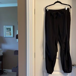 Paskho med black joggers